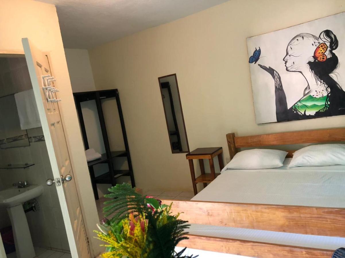 Sunshine Hotel *