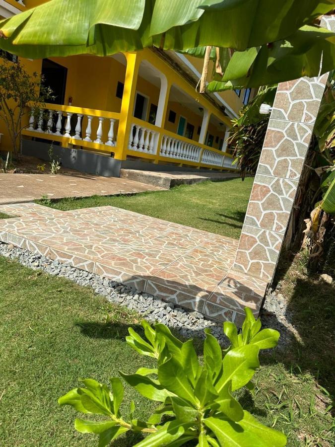 Sunshine Hotel Little Corn Island